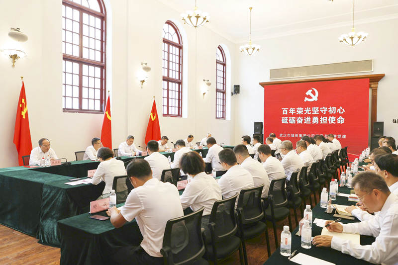 2023年7月1日，市城投集團(tuán)公司黨委開(kāi)展“七一”主題黨日活動(dòng)，集團(tuán)公司黨委書(shū)記、董事長(zhǎng)余新民現(xiàn)場(chǎng)講授黨課。.jpg
